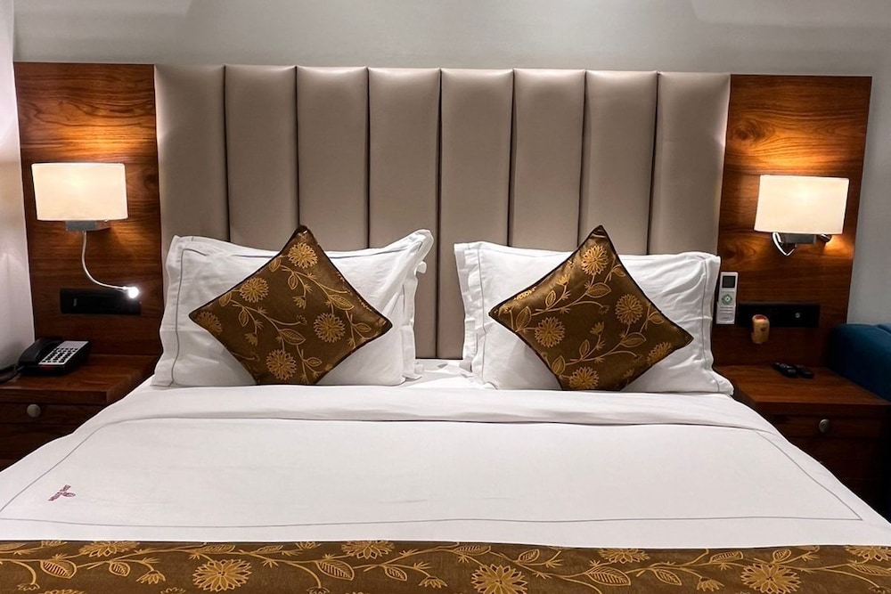 Hotel Guru Surbhi