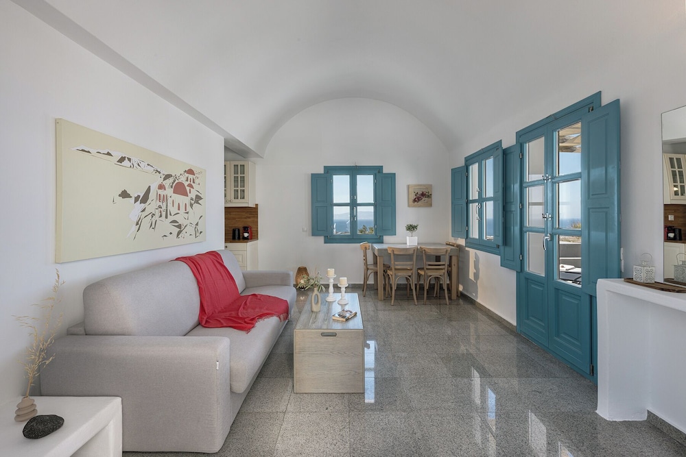 GTK Santorini Oia Sunset Villas