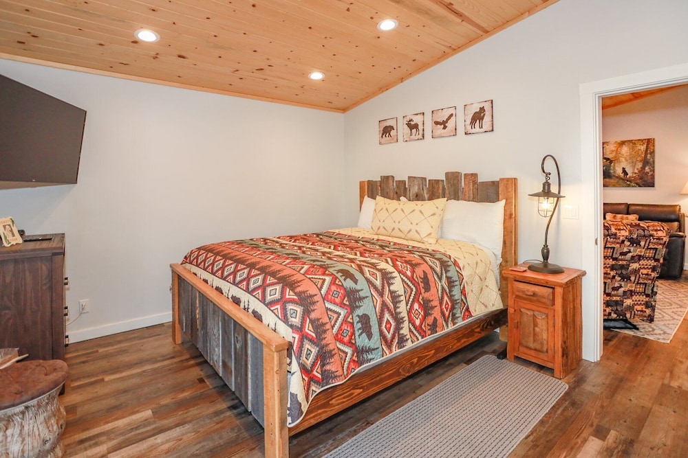 Comet's Cabin