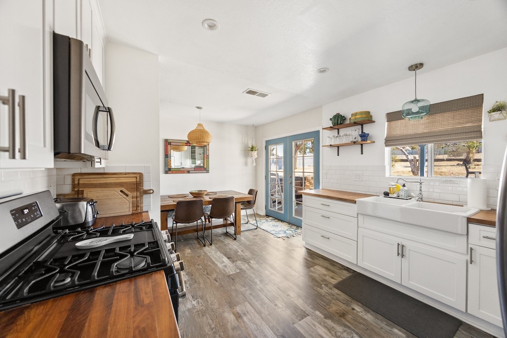 Starlight Ranch - Hot Tub, Fire Pit & Grill 3 Bedroom Home