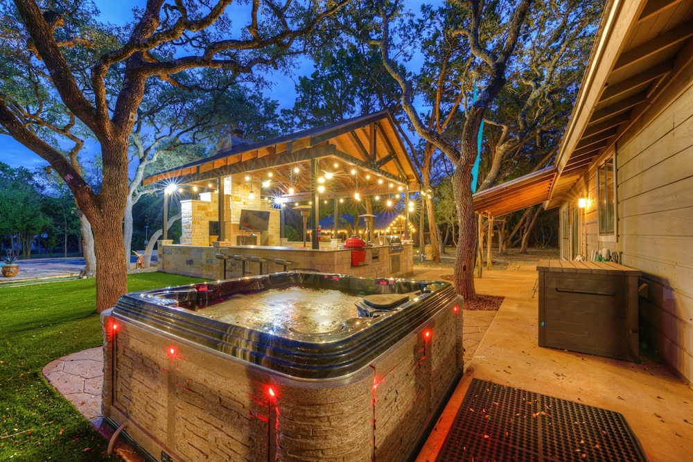 Terracotta Oasis - Wimberley for 30 Guests