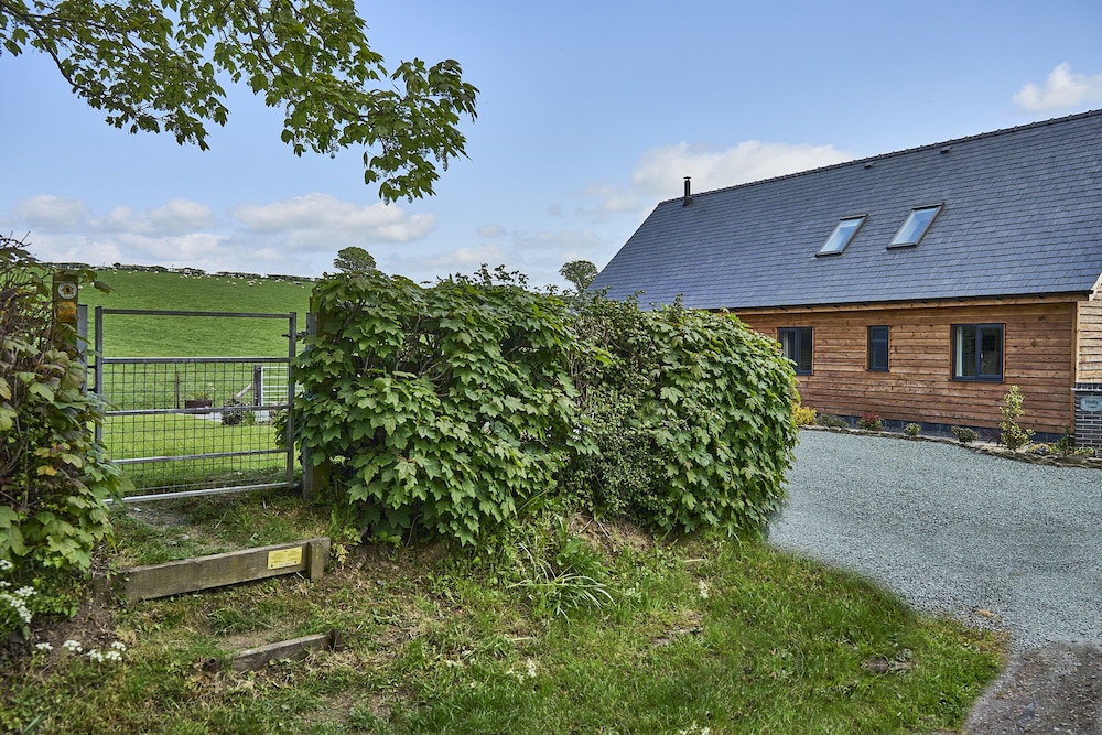 Holly Lodge