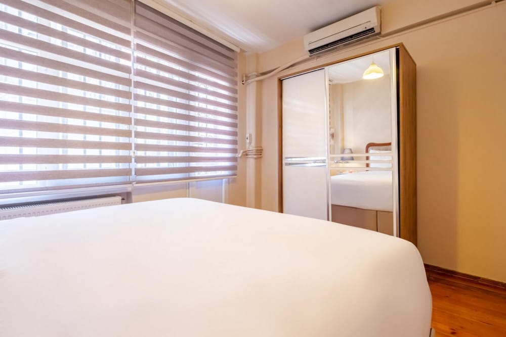 Central Flat With Balcony 700 m to Taksim Square