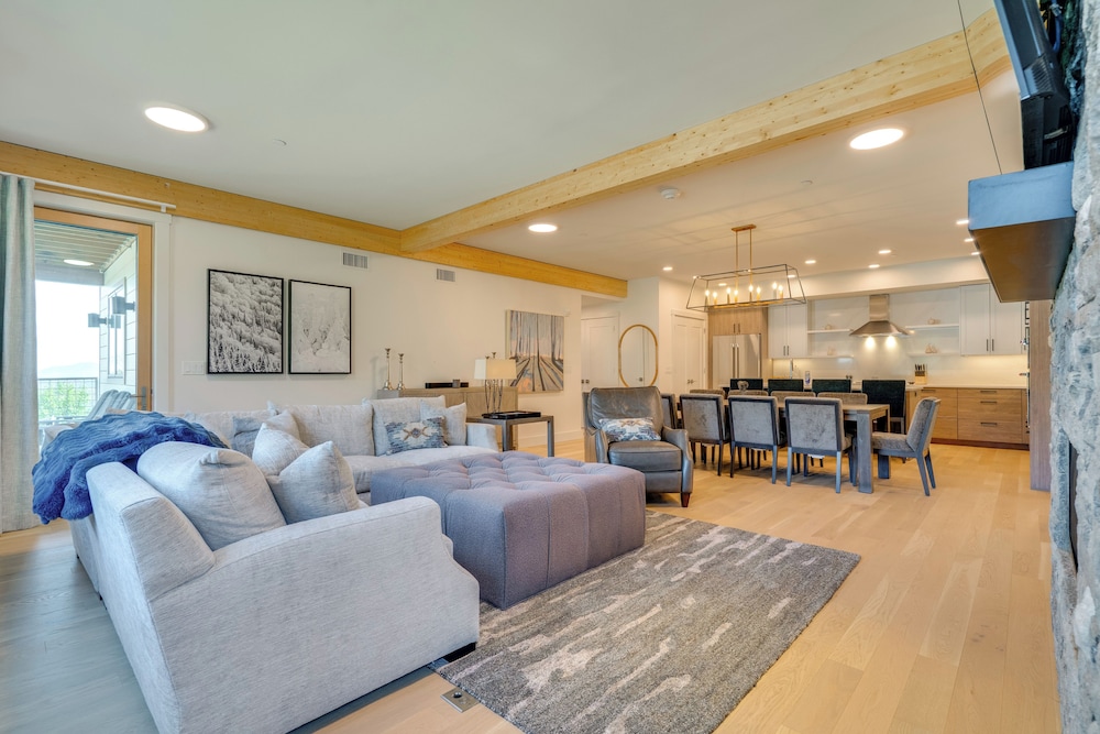 Ski-in/out Okemo Mountain Resort Condo w/ Balcony