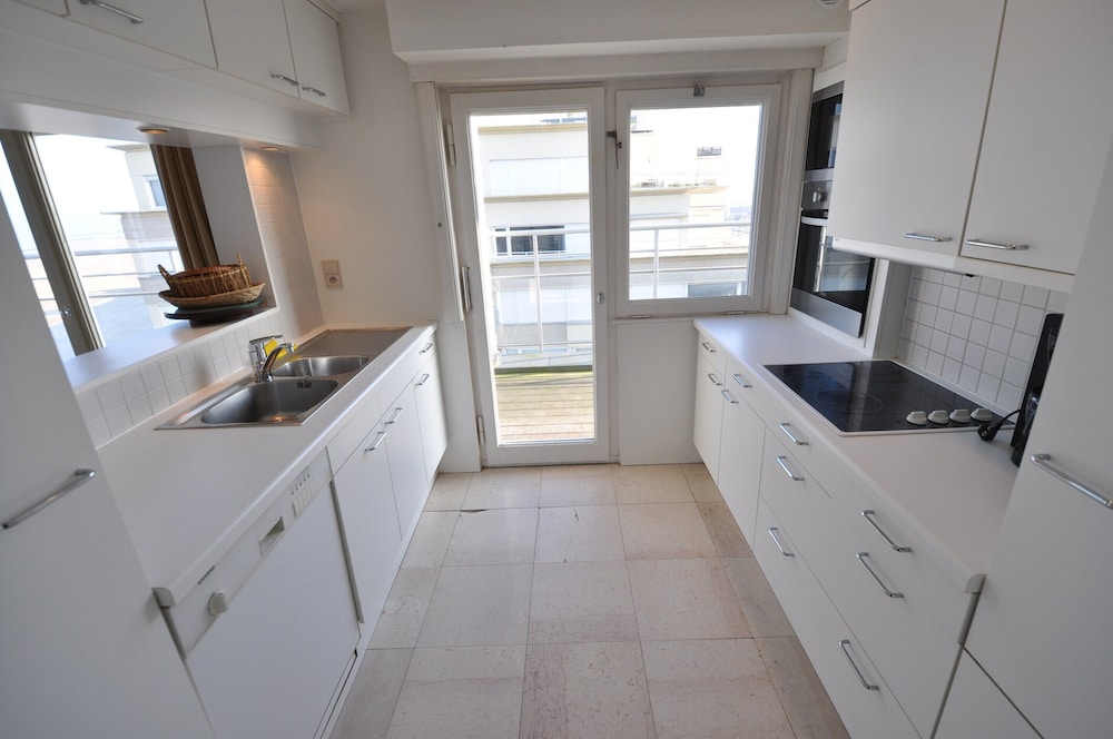 Apartment in Duinbergen With Sea Views