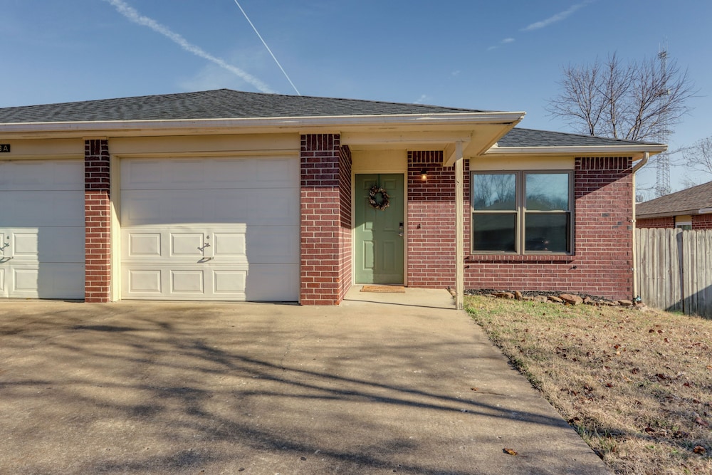 Centrally Located in Nwa; Walk to Wrights Bbq!