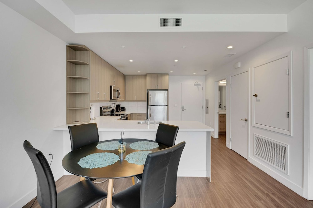 Stylish 1BR Family Apartment by Dtla