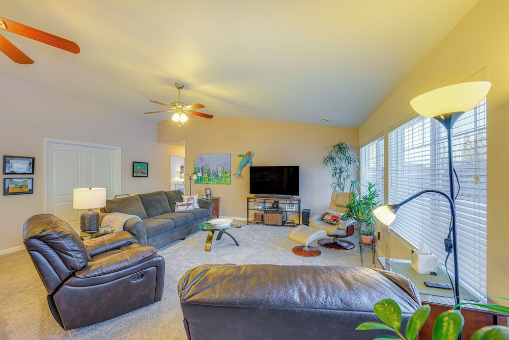 ~ 3 Mi to Ski & Hiking Trails: Soldotna Home