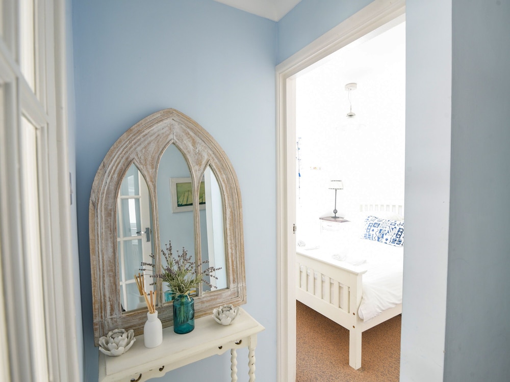 1 Bay View Court