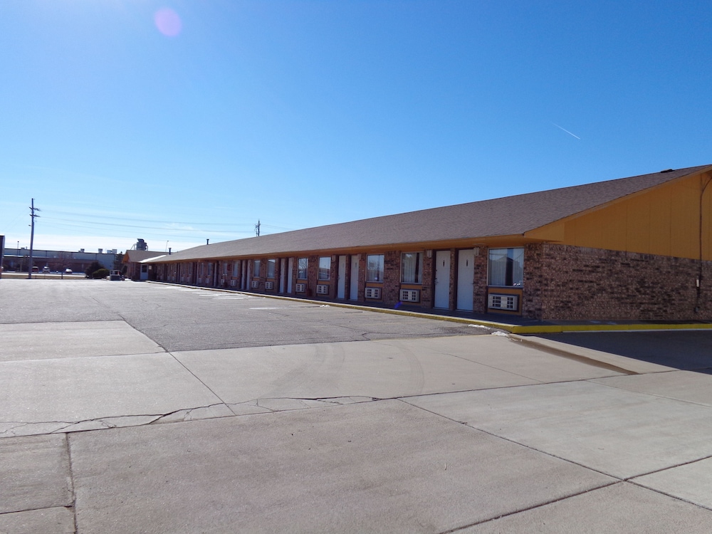 Garden City Vacations - National 9 Inn Garden City - Property Image 5