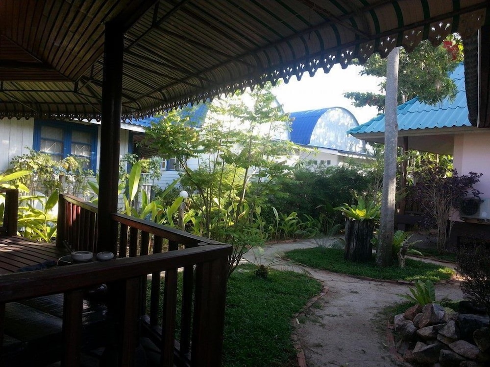 Dancing Elephant Beach Club - Hostel