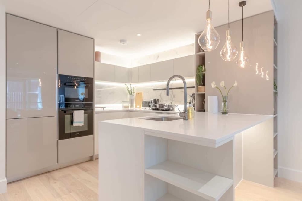 Charming 2BD Contemporary Flat - White City!