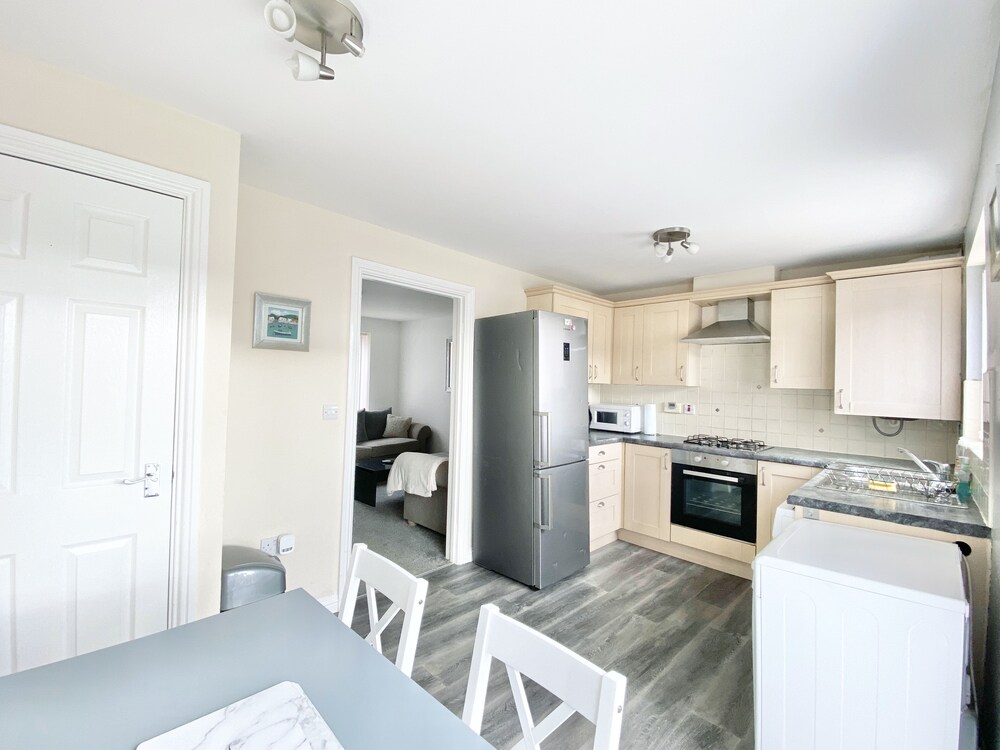 Ammaculate 3 Bedroom Property Near Caltic Manor view 5