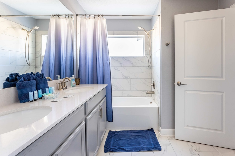 Private Disney Oasis With Pool Hot Tub Ps5 and Modern Amenities