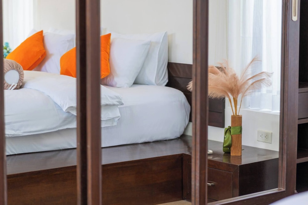 Spacious Private 4 BR Villa With a Working Office