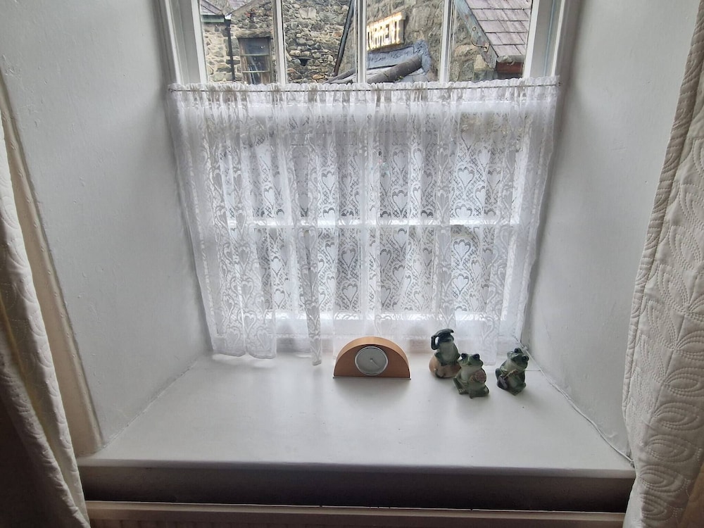 Charming Dolgellau Townhouse With Garden, Perfect for Families