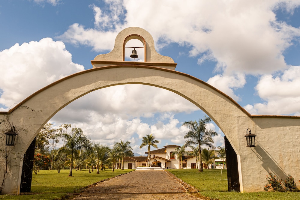 El Lugar
