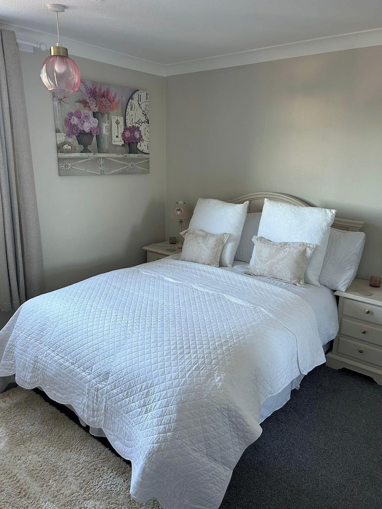 Peak District - 2 Beds - Sleeps 4 - Pet Friendly