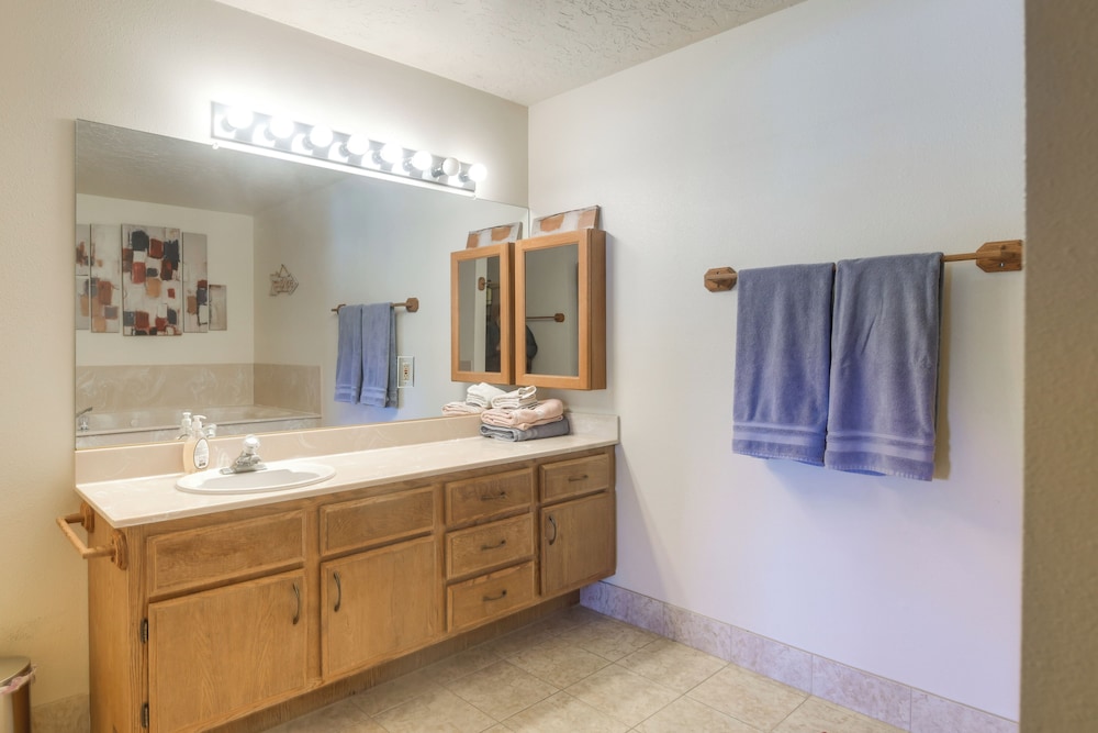2 Mi to Sun Valley Resort: Walkable Condo!