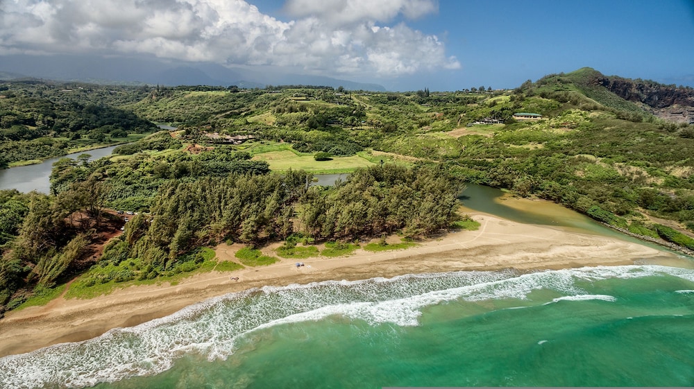 Sea Song in Kilauea With 4 Bedrooms and 6 Bathrooms