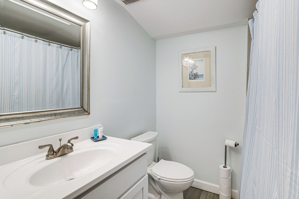 5 Mi to Manatees! Waterfront Crystal River Home