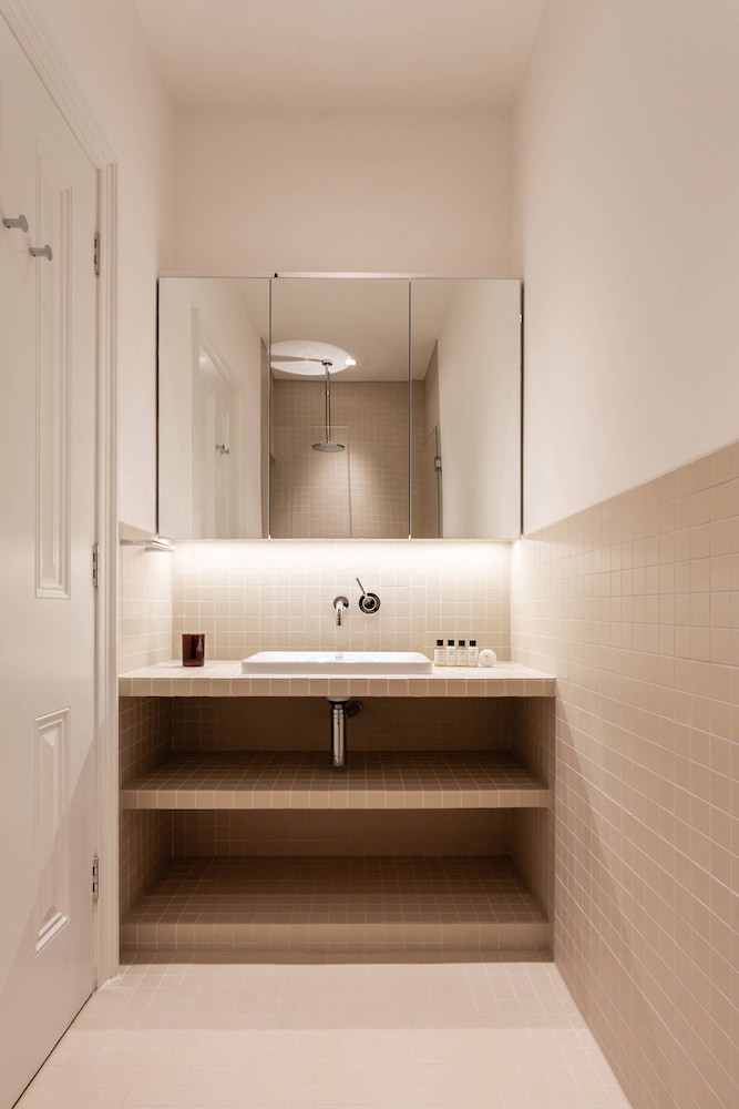 Kildare Gardens by Onefinestay
