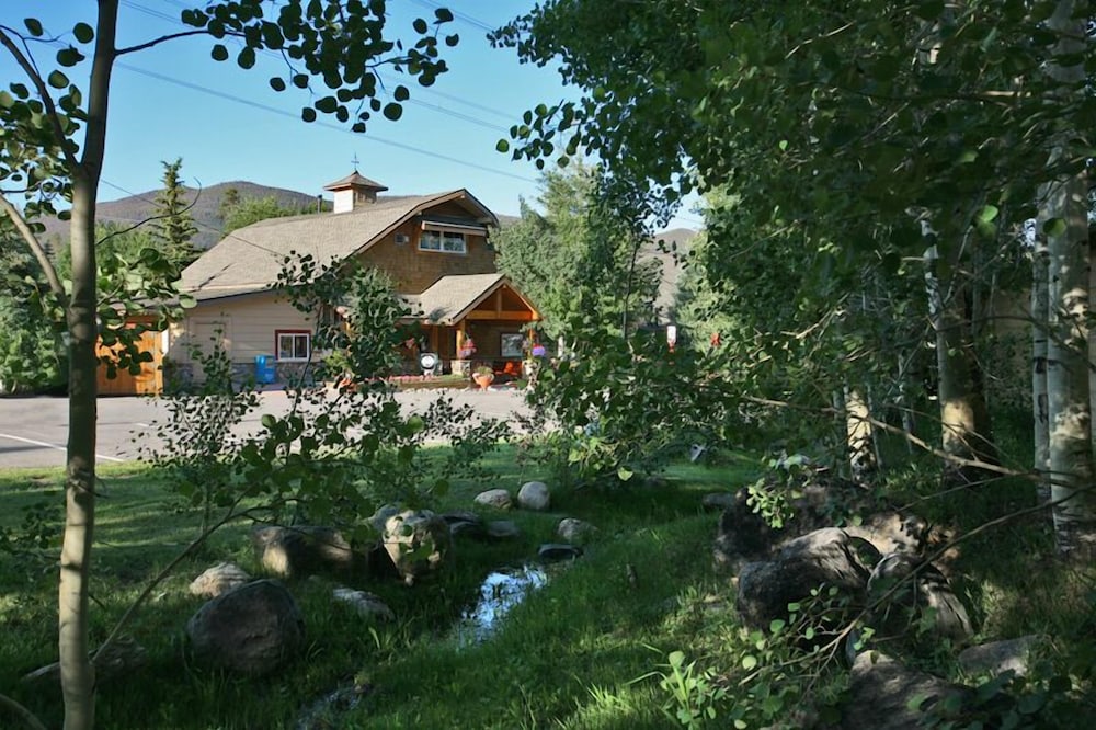 Hotel Swan Mountain Resort - Image 1