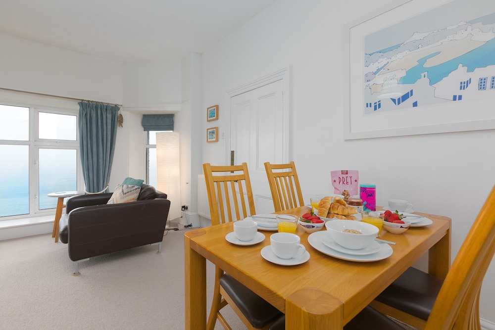 4 Pentowan Court