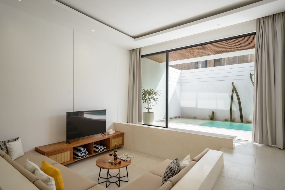 RHYS Villa Pererenan