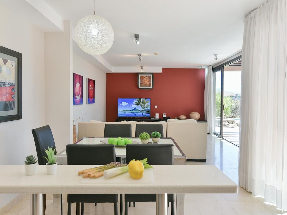 Bungalow With Communal Pool in Playa del Ingles