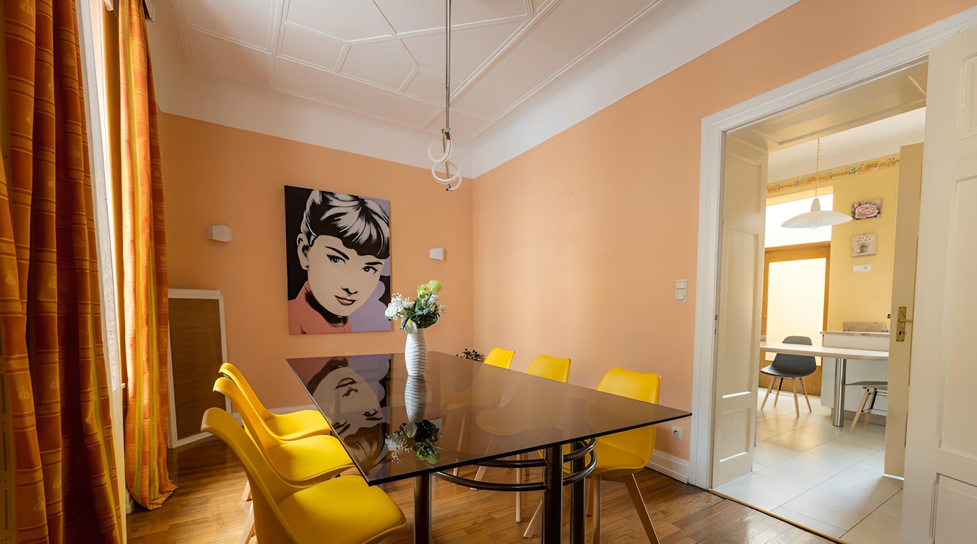 Splendid Townhome in Gare view 5