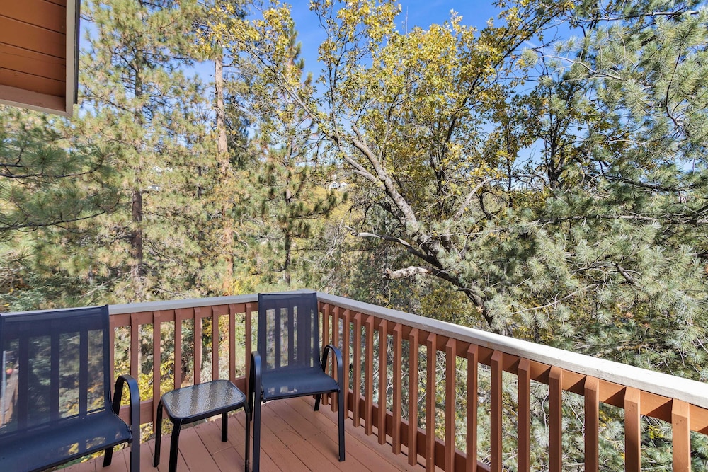 5bdr Stay w/ Fireplace, Game Room & Family-friendly Amenities Arrowhead Chalet by Avantstay