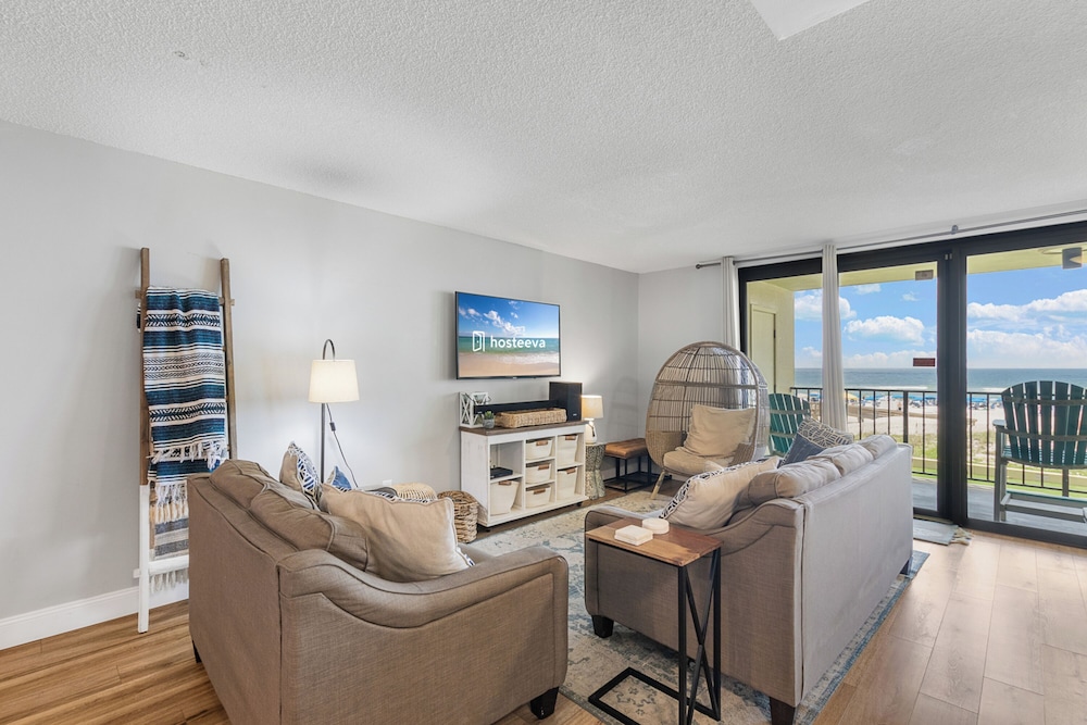 Phoenix II Beachfront Condos view 4