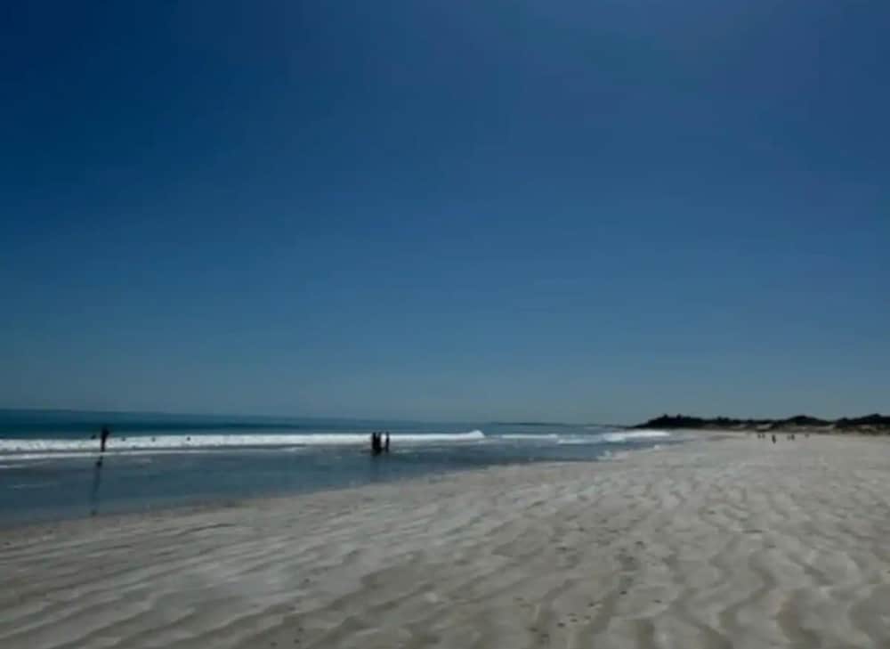 Cable Beach Vacations - Entire holiday home in Cable Beach - Property Image 2
