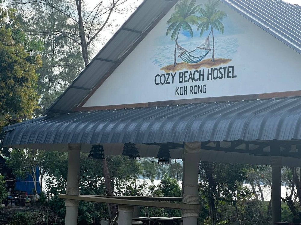 White Beach Hostel