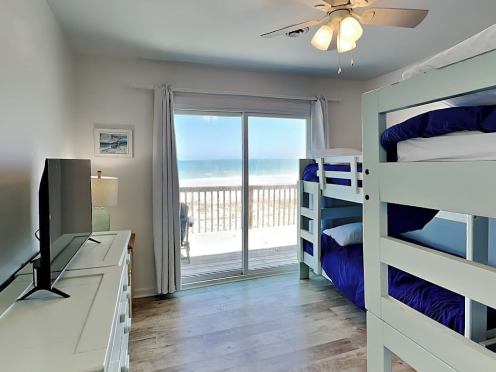 Livin' the Ruff Life by Topsail Realty