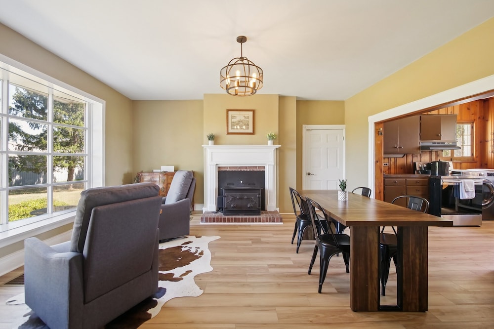Peaceful Retreat With Scenic Surroundings 4 Bedroom Home
