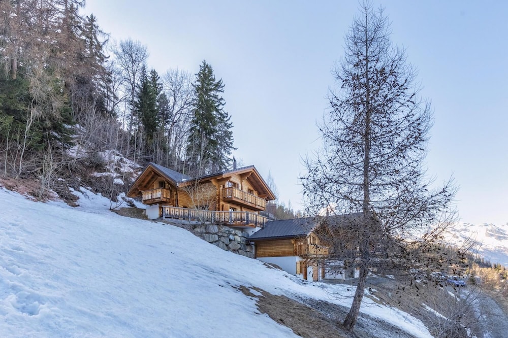Chalet Coucou - Luxury 10 pax Chalet With Incredible Views Garage