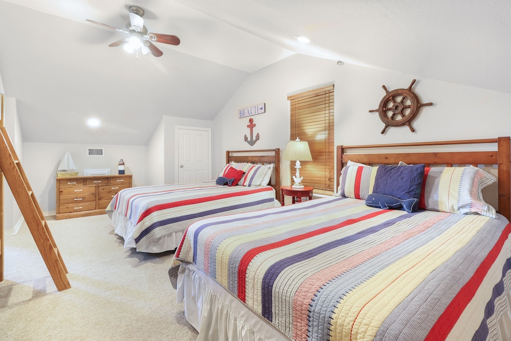 Out Of The Blue 5 Bedroom Home by RedAwning