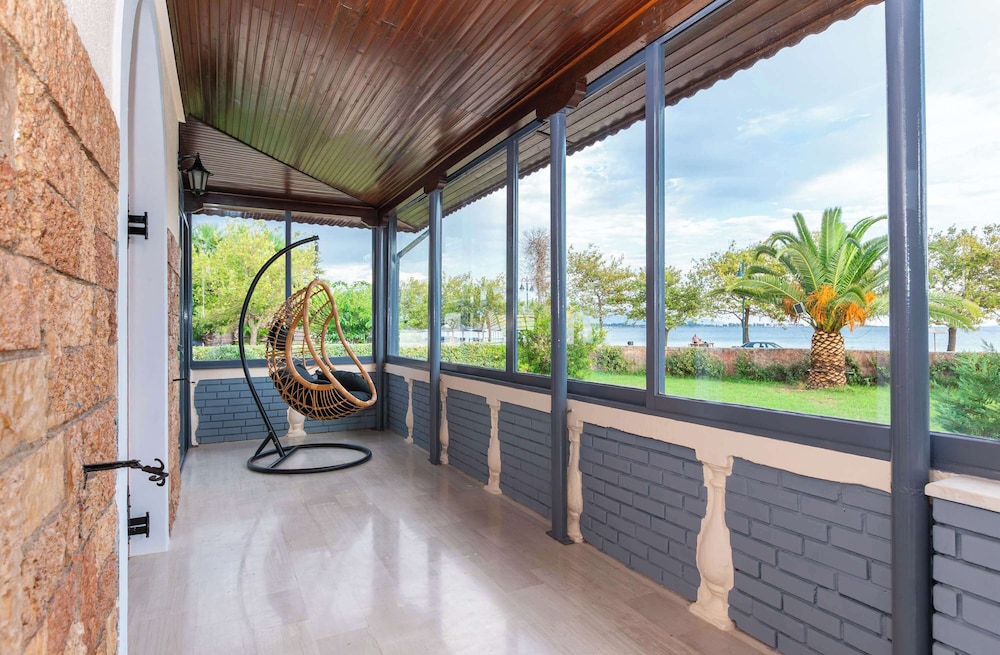 Villa Psani Beachfront Escape With Garden