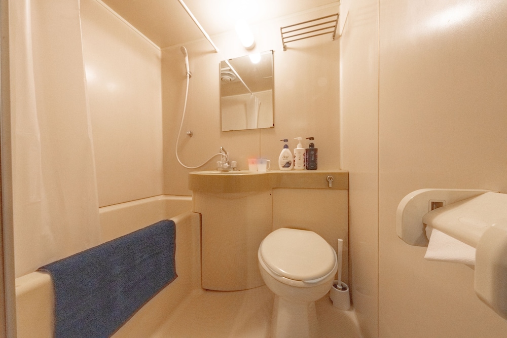 Namba West 5 connecting room