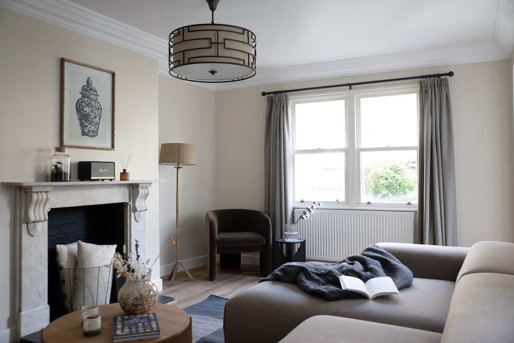 Gulaid House Knightsbridge by Bob W London