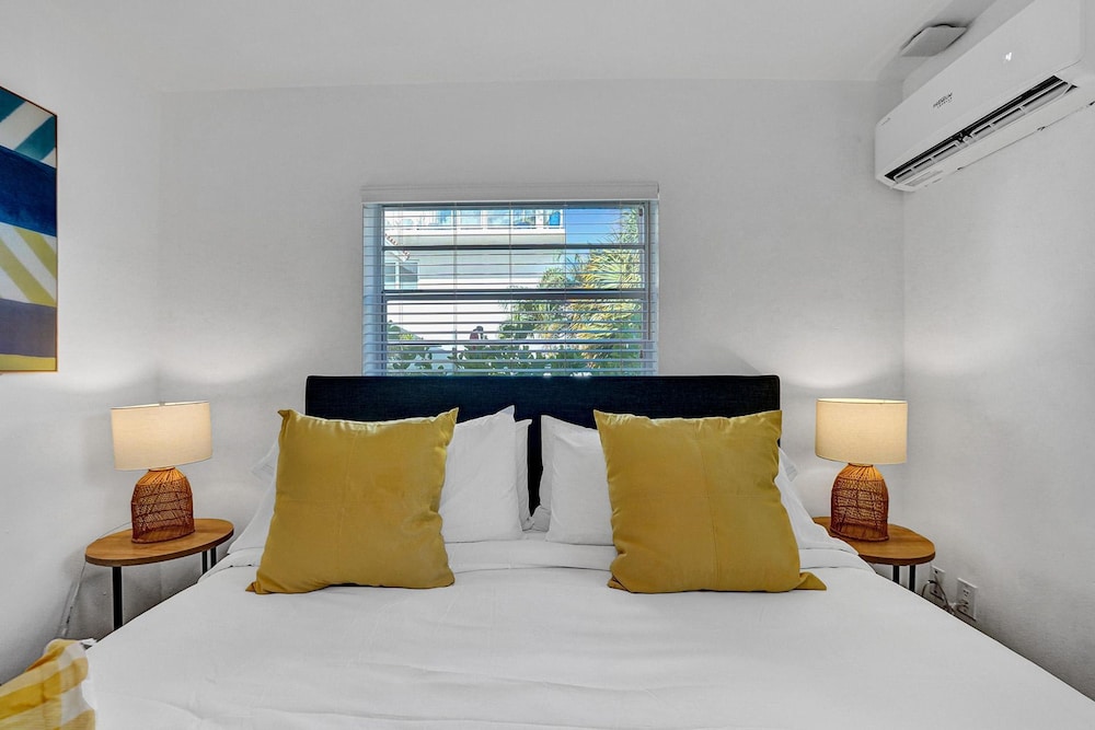Lovely 1- Bedroom Rental Unit With Pool