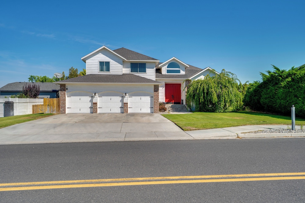 Private Hot Tub: Home Near Moses Lake Access