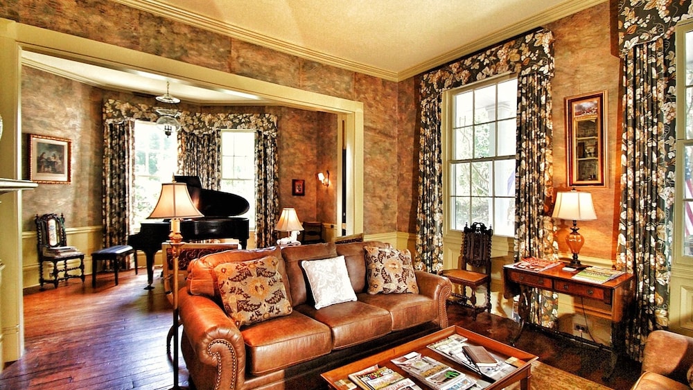 Natchez Vacations - GardenSong BB - Property Image 3
