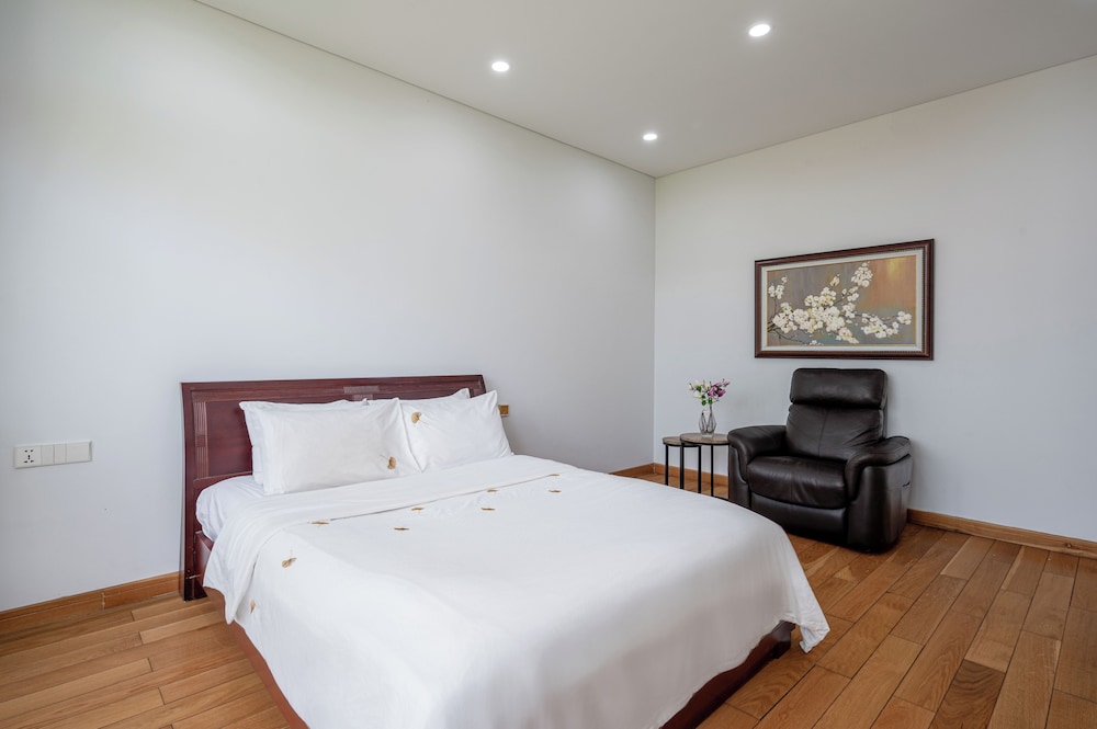 Thao Dien Garden Villa 5BR Luxury Oasis