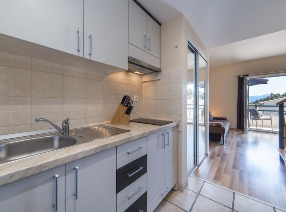 Apartments Nmn Drvenik