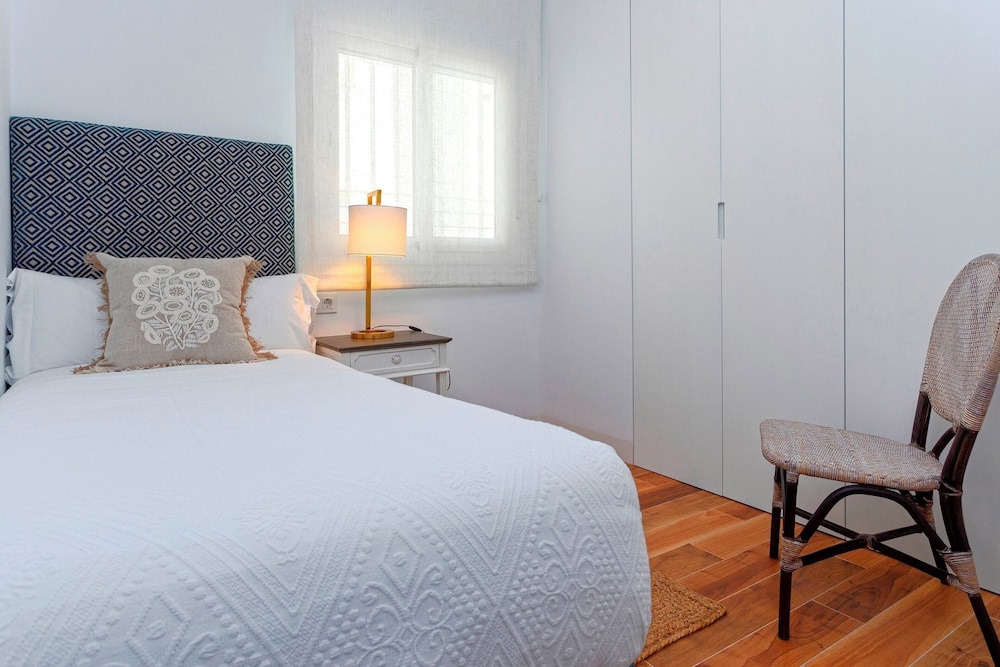 Beautiful 3-bedroom Apartment in Cadiz Center San Antonio IV