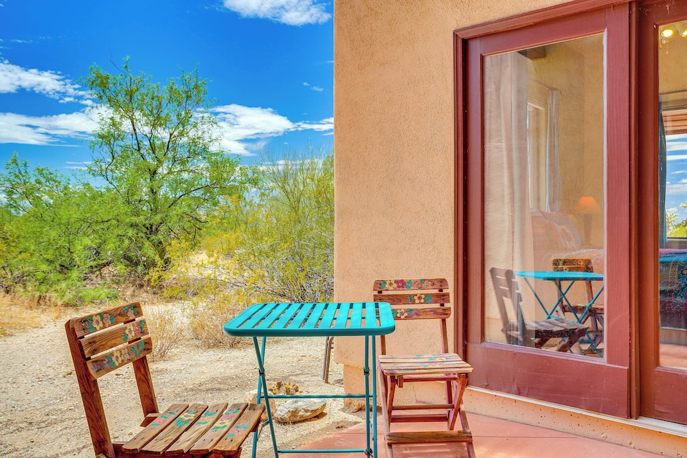 Chic Tucson Casita w/ Deck & Panoramic Views!