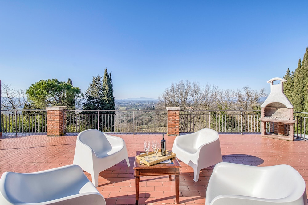 Home Boccaccio Terrace and Chianti View 1